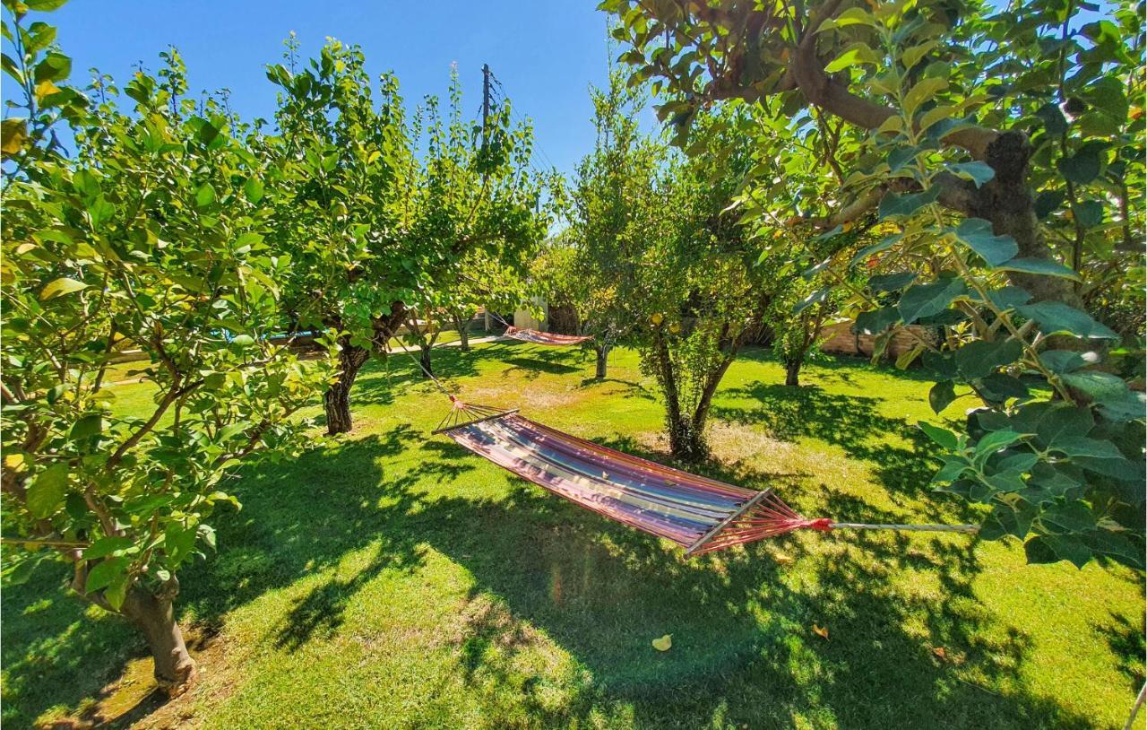 Lovely Home In Kiato With Wifi エクステリア 写真