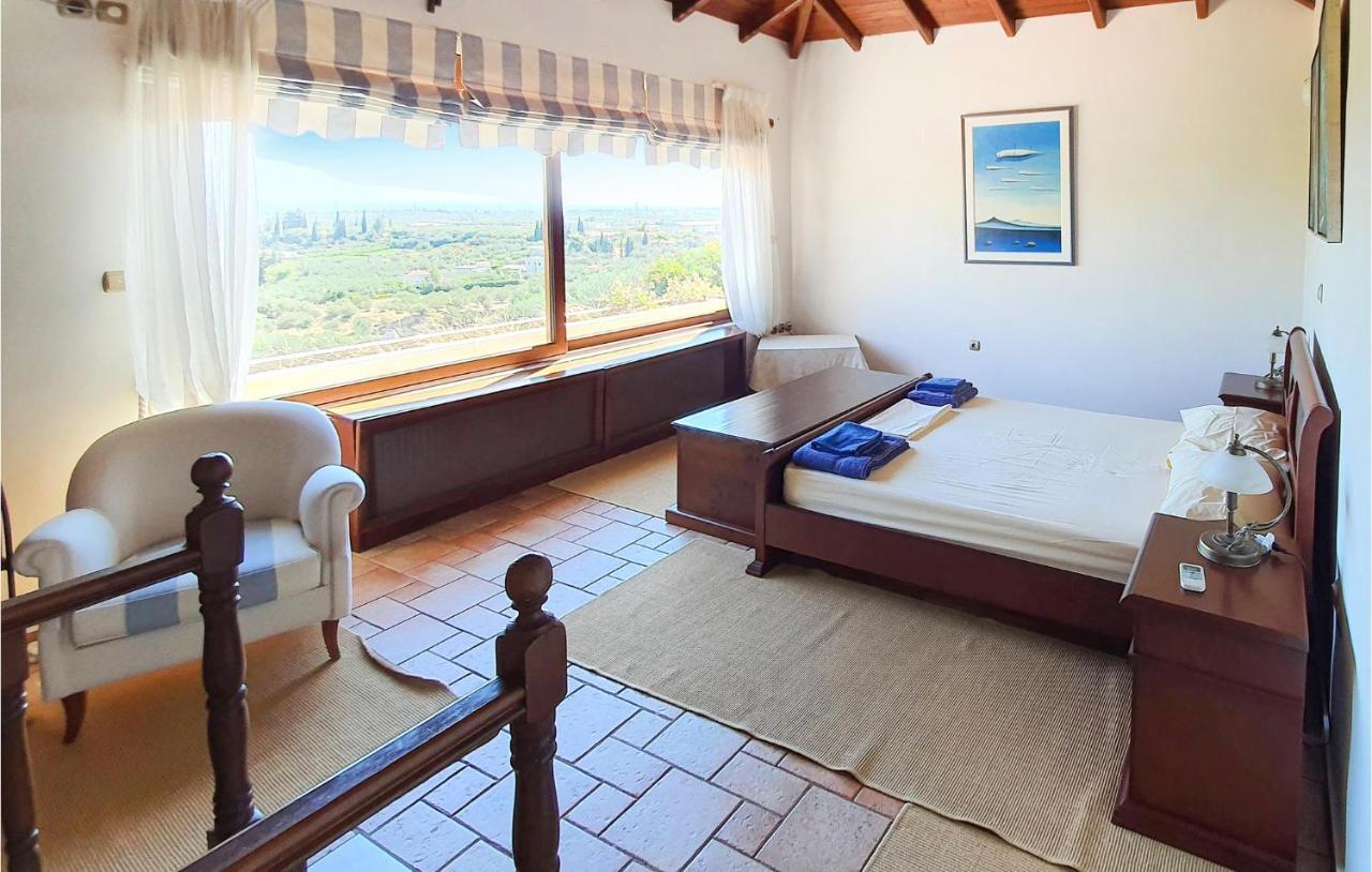 Lovely Home In Kiato With Wifi エクステリア 写真
