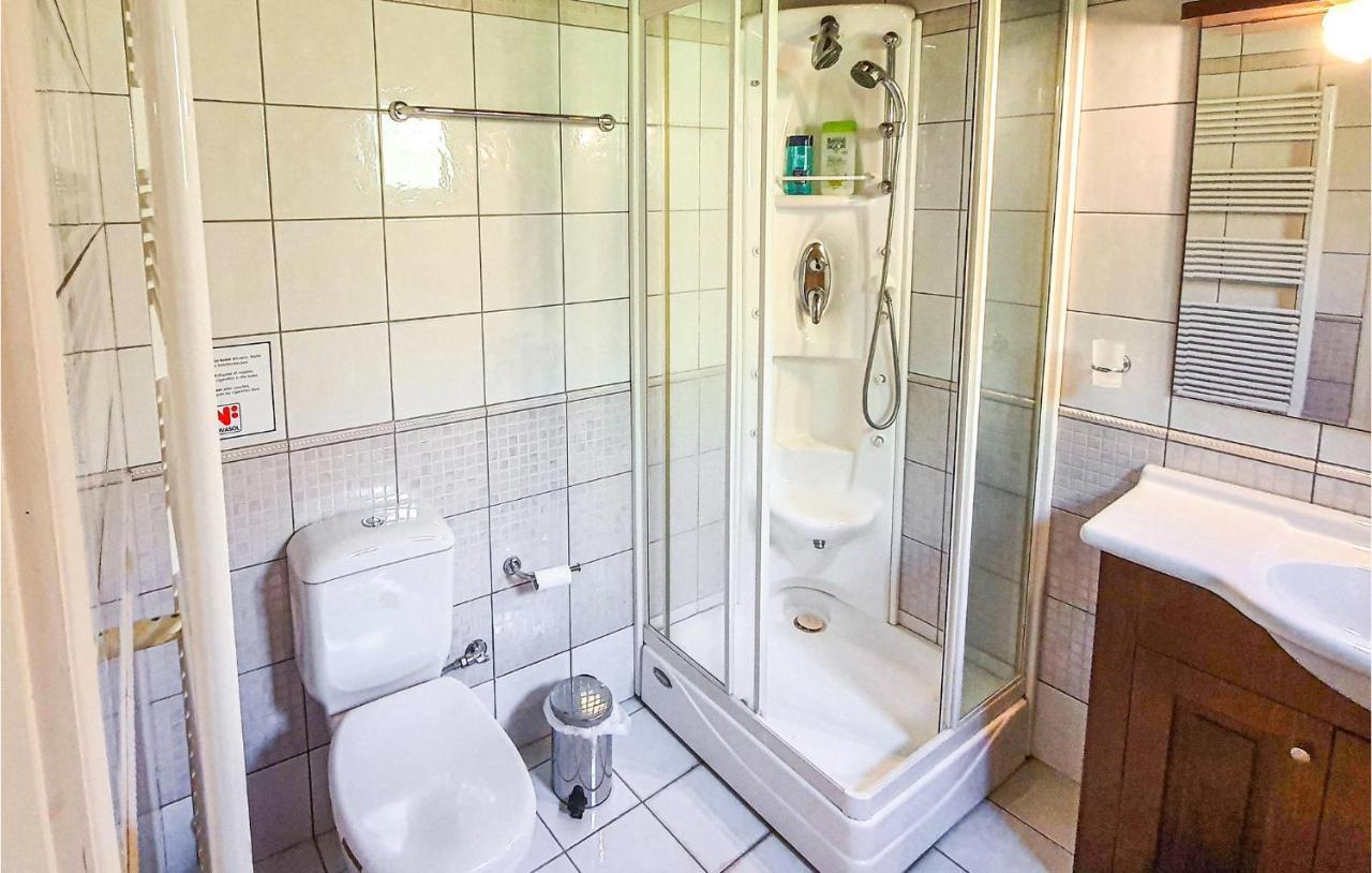 Lovely Home In Kiato With Wifi エクステリア 写真
